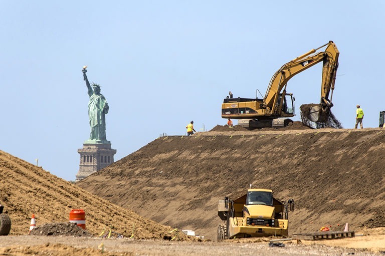 The Hills, Statue of Liberty