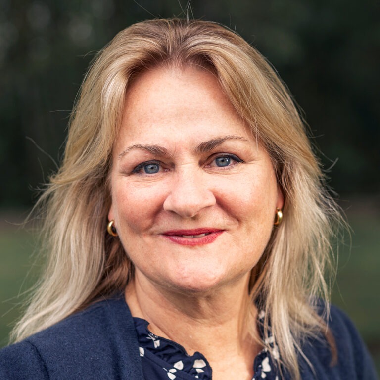 Jennifer Casler headshot